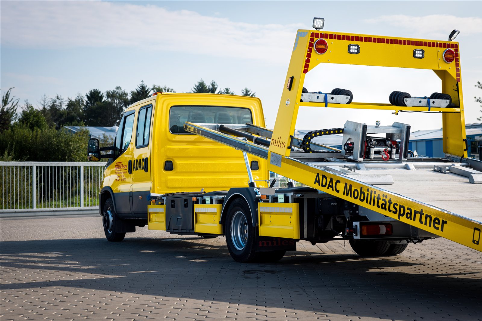 Yellow Miles recovery truck