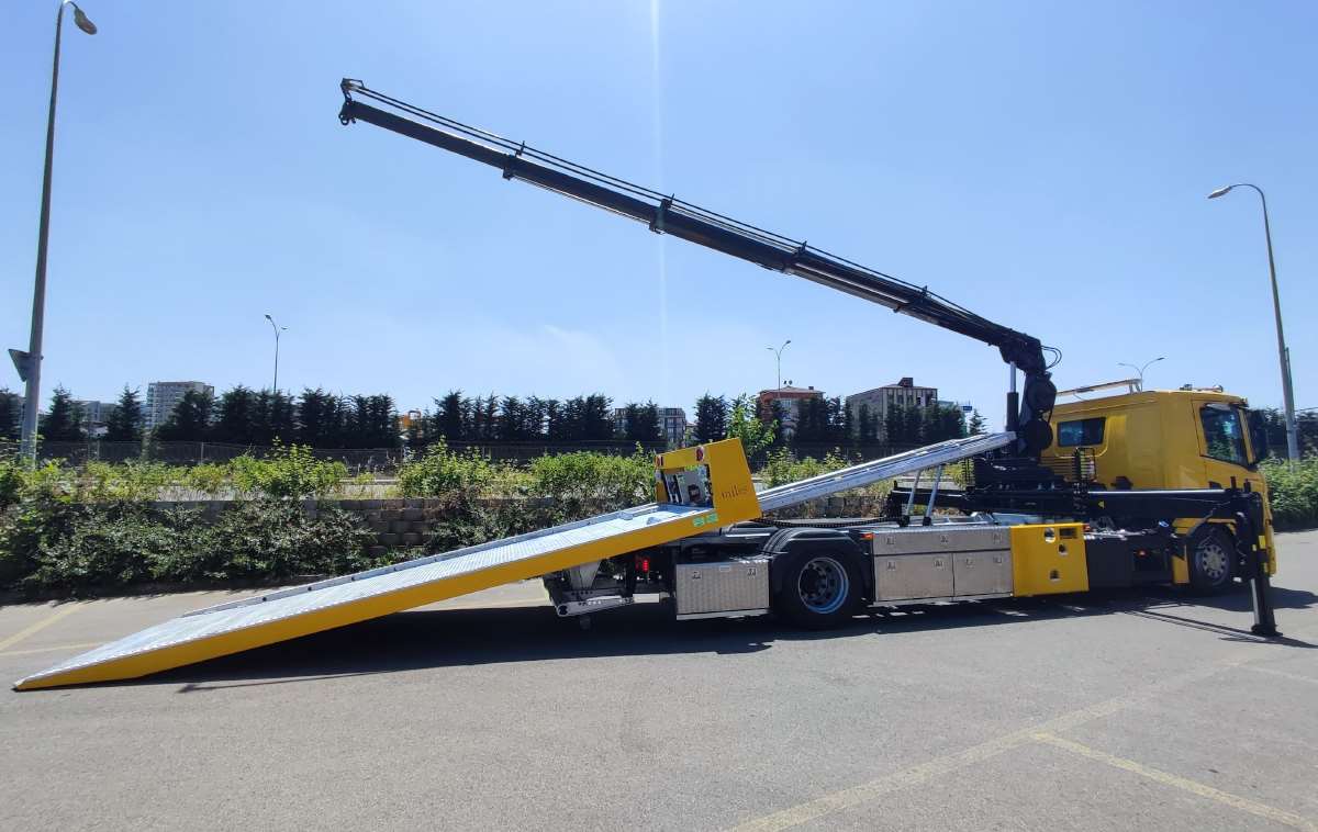 crane-equipped-lift-away-truck-2.jpg