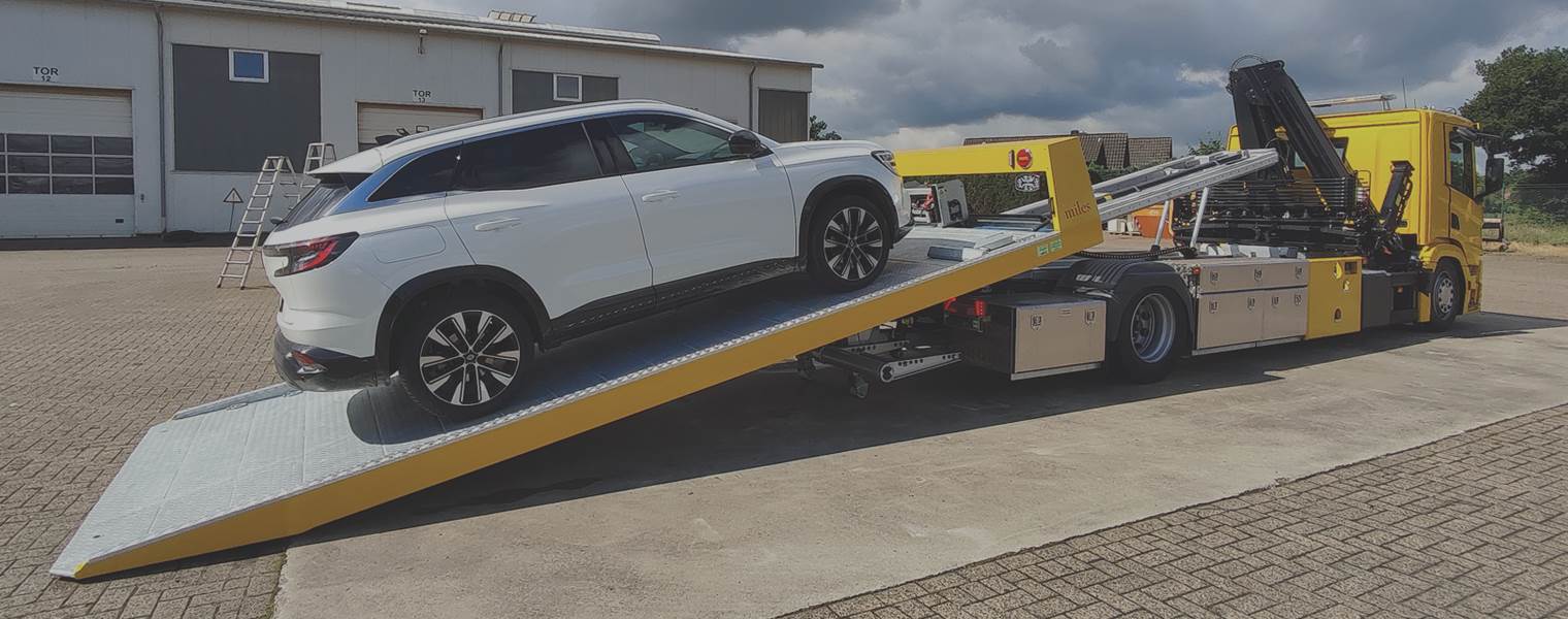 Crane Equipped     Lift-Away Trucks